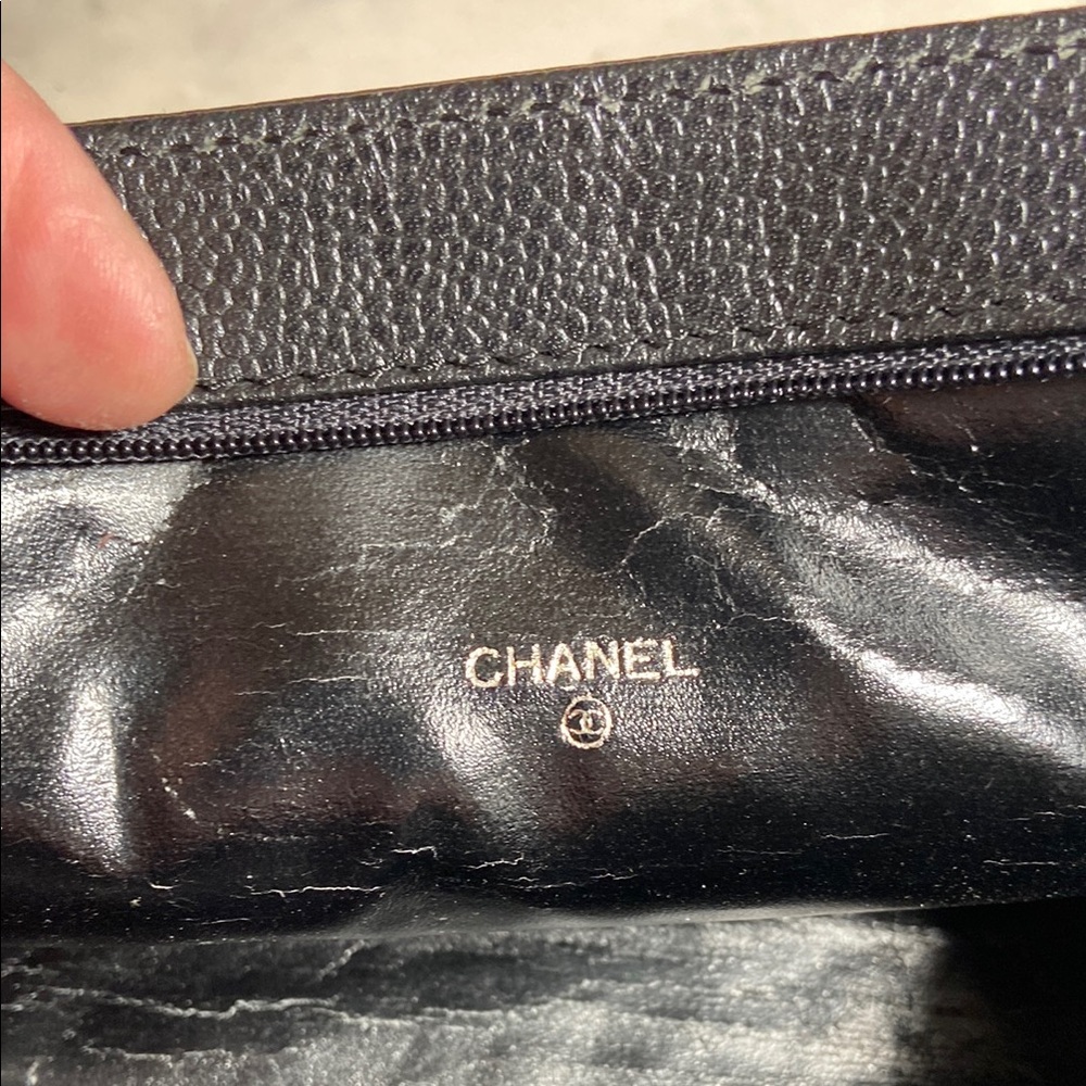 Chanel Black Leather Clutch with Embossed Logo and gold hardware/authenticity - Picture 4 of 6